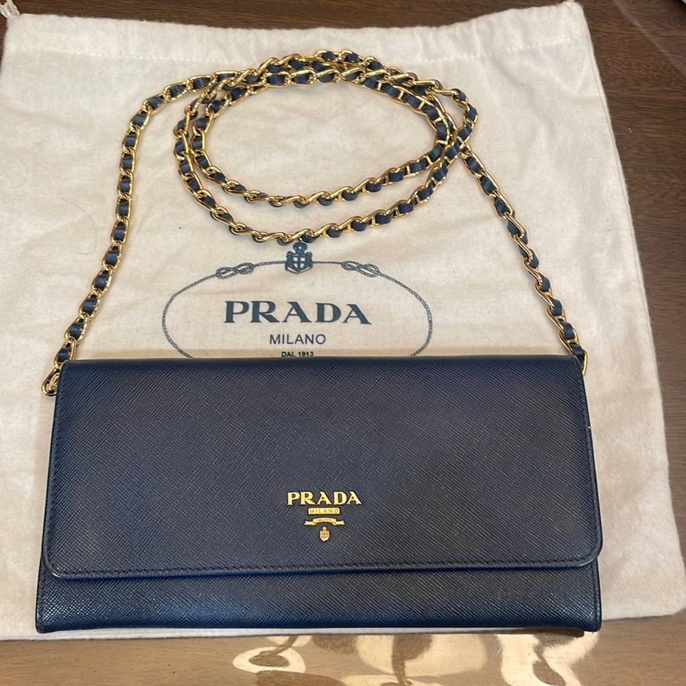 Prada wallet on chain